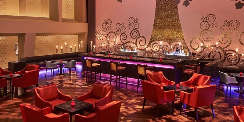 Stand witness to the glory of bygone era by staying in these heritage hotels of India