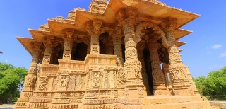 Madurai is also denoted as Athens of the East, The City is Well Known for its Rich Heritage, Temples, and Sangams